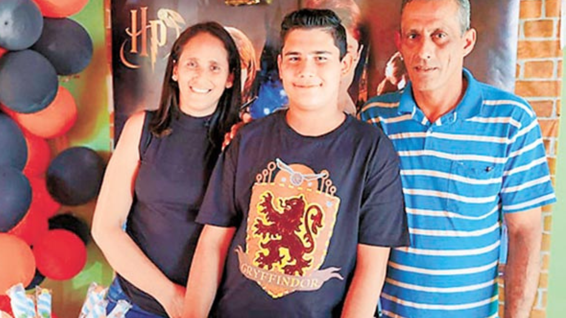 Jovem autista transformou sítio em atração natalina com 6 mil lâmpadas